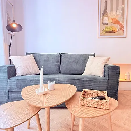 Apartment Newly Renovated Gem, Old