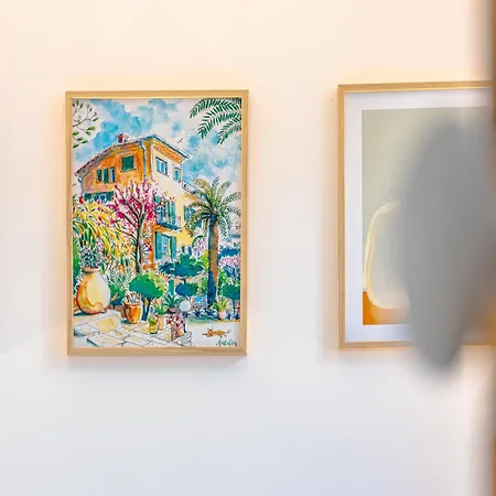 Apartment Newly Renovated Gem, Old