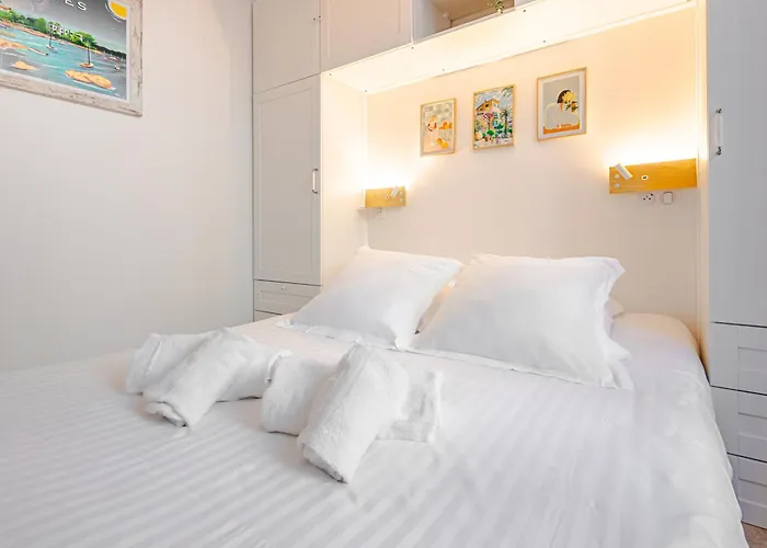 Newly Renovated Gem, Old Apartment *