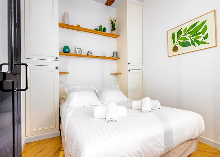 Apartment Newly Renovated Gem, Old Antibes